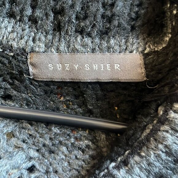 Very nice sweater poncho - Picture 7 of 9